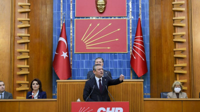 AK Parti ve CHP arasında kılıçlar çekildi! Özgür Özel'in Erdoğan'a sözleri ortalığı karıştırdı