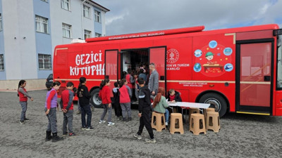 Yozgat’ta kitaplar öğrencilere yürüdü: Gezici Kütüphane Çalatlı köyünde!