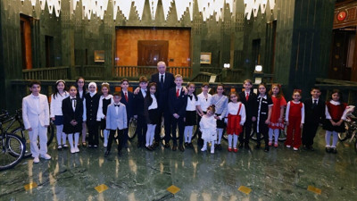 Recep Tayyip Erdoğan Çocukları Külliye’de Ağırladı: “Hayalleriniz İçin Çalışıyoruz”