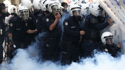 Polis kitlesel eylemleri dağıtırken hangi araçları kullanabilir