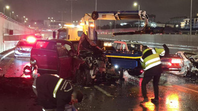 Pursaklar’da zincirleme kaza: 4 araç çarpıştı, 3’ü ağır 8 yaralı