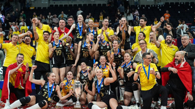 VakıfBank Avrupa şampiyonu olarak yedinci kez kürsüye çıktı