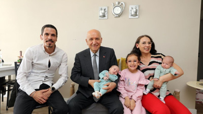 Yenimahalle Merhaba Bebek projesi: Başkan Yaşar'dan ikizlere ziyaret