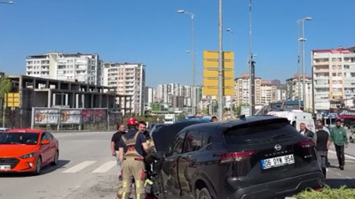 Etimesgut'ta feci kaza: İki otomobil çarpıştı, trafik aksadı!
