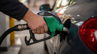 Akaryakıt fiyatlarında son dakika gelişmesi: Benzine indirim geliyor!