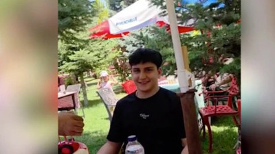 Etimesgut'ta Parkta Bıçaklı Kavga: 16 Yaşındaki Kayra Hayatını Kaybetti