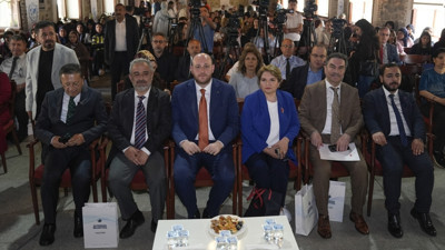 AK Parti’den Dijital Hizmet Yasası Çağrısı: “Teknoloji Devlerine Karşı Yeni Düzenleme Şart”