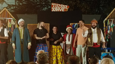 Gençlik Parkı'nda nostalji rüzgarı: "Bir Yudum Muhabbet" başkentlileri kahkahaya boğuyor