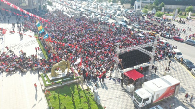 Keçiören'de sabah 07.00'de milli takım için meydan dolup taştı