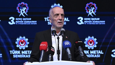 Ergün Atalay Genç İşçiler Kurultayı'nda Konuştu: “Etik Yasası Şart”