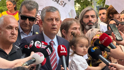 Özgür Özel’den açlık grevindeki öğretmenlere destek!