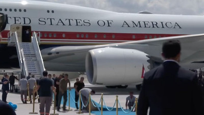 Trump neden mavi halıyla karşılandı? NATO zirvelerinde mavi halının anlamı ne?