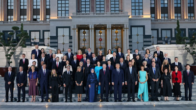 Cumhurbaşkanı Erdoğan ve Emine Erdoğan'dan NATO liderleri onuruna Külliye'de akşam yemeği