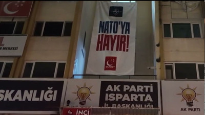 Saadet Partisi'nin "NATO'YA HAYIR" pankartı ceza aldı!