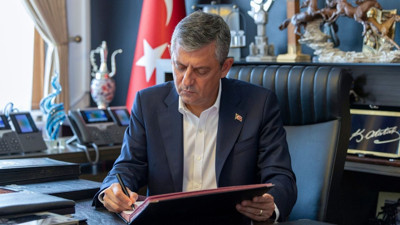 Ana muhalefette tarihi kopuş: Özgür Özel CHP'den istifa etti!