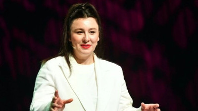 Yasemin Sakallıoğlu kimdir? Oyunculuk ve komedi kariyeri