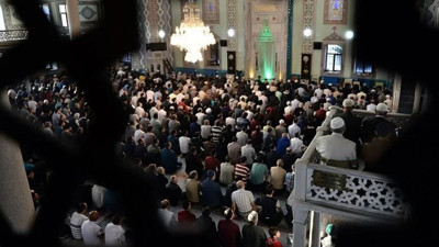 Namazda akla kötü düşünceler gelmesi günah mı?