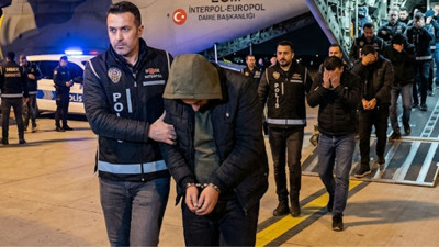 İçişleri Bakanlığı duyurdu: Yurt dışına kaçan 60 suçlu Türkiye'ye iade edildi