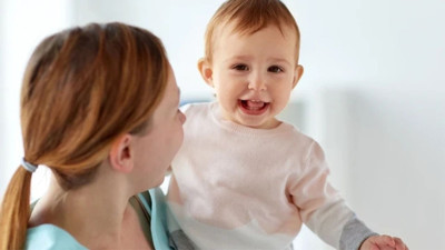 Bebek neden sürekli kucağa alınmak ister? İşte en yaygın nedenler
