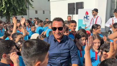 İlk ders zilinde duygulandıran anlar: Mehmet Cansız, yaptırdığı okulda miniklerle buluştu!