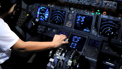 Pilot kıyafetiyle kaçmaya çalıştı! Filmleri aratmayan operasyon