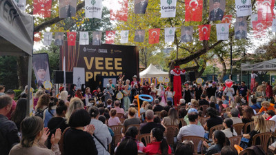 Kuğulu Park’ta “VEEE PERDE”: Ankara’nın tiyatroları yeni sezona “tadımlık oyunlarla” başladı