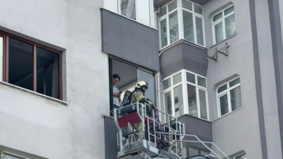 Kadıköy'de 8 katlı binada korkutan yangın