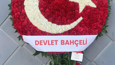 İstifa çağrılarının ardından Bahçeli’den çiçekli destek