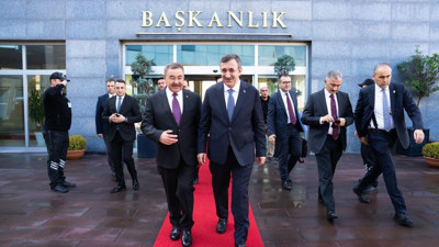 Cevdet Yılmaz, Gölbaşı Belediye Başkanı Yakup Odabaşı’nı ziyaret etti