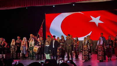 Saraylar dururken neden bozkır? Yenimahalle’deki geceye damga vuran 'Payitaht' çıkışı!