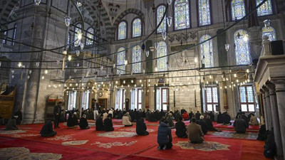 Diyanet 23 Ekim Cuma hutbesini yayımladı: Sanal âlemde çocuğunuzu bekleyen tehlike ne?