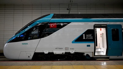 ASELSAN imzalı yerli hız canavarı Ankara raylarında: İlk yolcularını hangi hatta alacak?
