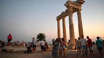 2026'nın 3. çeyreğinde turizm geliri 25,5 milyar doları aştı: Ziyaretçi sayısı düşerken kişi başı harcama arttı!