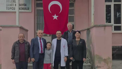 Bir öğretmen, bir öğrenci! CHP'li Yıldırım Kaya, Cumhuriyet coşkusunu köy okulunda yaşadı