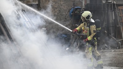 Ankara Altındağ’da Çöplükte Başlayan Yangın Binalara Sıçradı