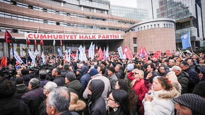 CHP Genel Merkezi'nde İBB Başkanı İmamoğlu'nun gözaltına alınmasına tepki eylemi