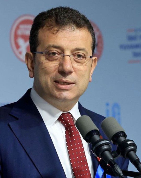 İmamoğlu’ndan annesine mesaj: “Üzülme annem, bu günler geçecek”