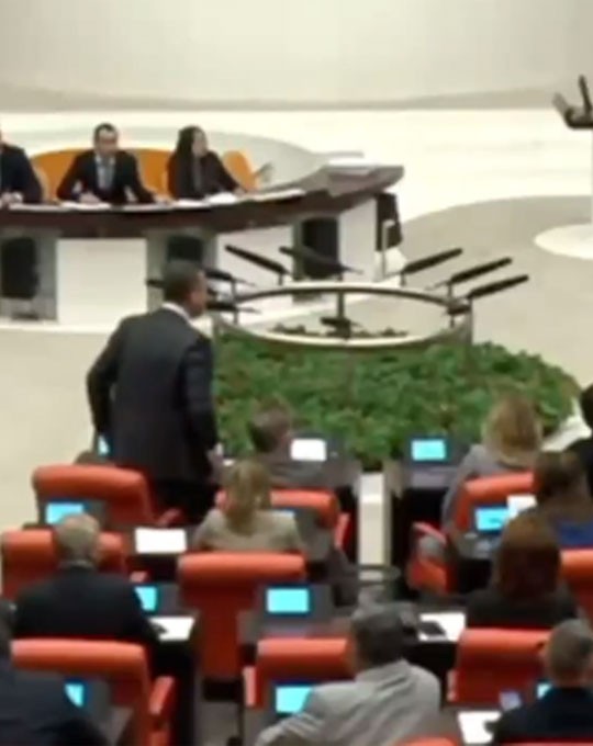 TBMM'de Ekrem İmamoğlu gerginliği! Şişe fırlatıldı