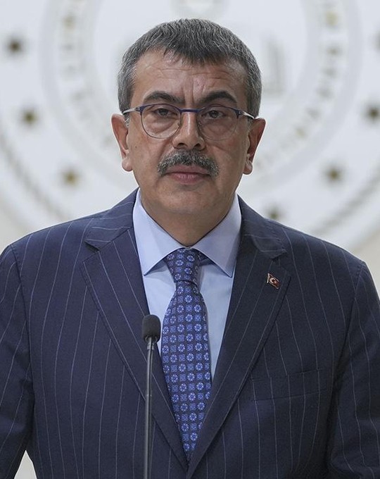 Milli Eğitim Bakanı Tekin'den Özgür Özel'e "kazma" yanıtı"