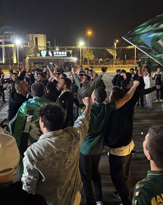 Kocaelispor taraftarları sokağa döküldü
