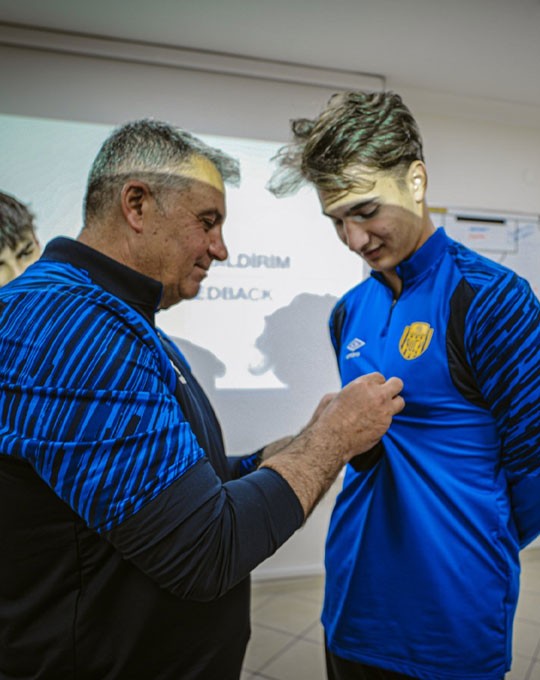 Ankaragücü'nde Mustafa Kaplan’dan galibiyetin mimarlarına çeyrek altın hediyesi! 6 eksikle antrenman