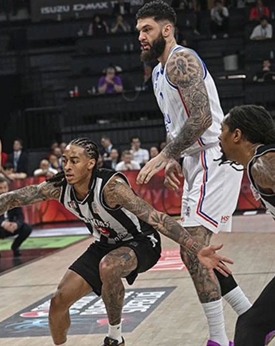 Anadolu Efes, finalin bir maç uzağında