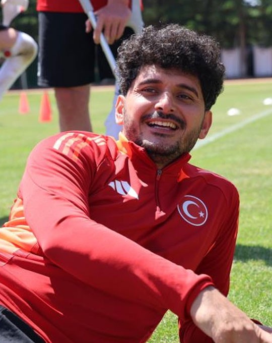 Ampute Futbol Milli Takımı oyuncusu Barış Telli düğününden 24 saat sonra kampa katıldı: "20 erkekle balayı yapıyorum"