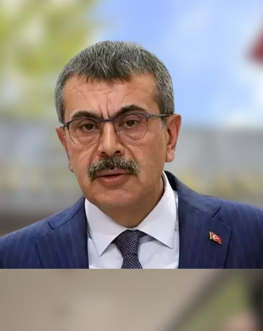 Bakan Tekin açıkladı: Okullarda forma uygulaması geri dönüyor!