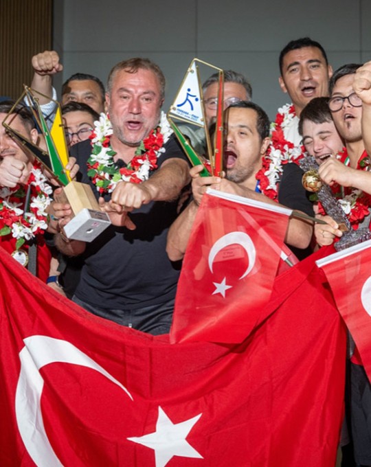 Özel sporcular yurda döndü: "Engelleri aştık, gururla döndük"