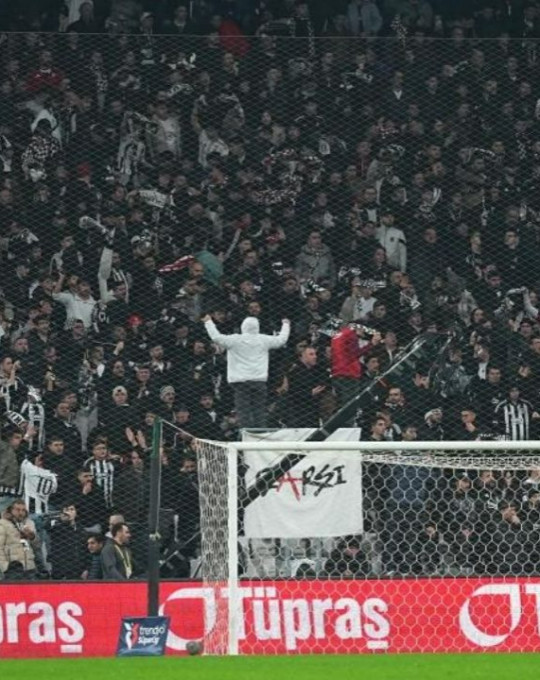 Beşiktaş'ta galibiyet gölgede kaldı, taraftar "istifa"' dedi!