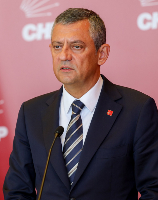 Özgür Özel'den iktidara sert çıkış! Kayyımlara ve davalara meydan okudu