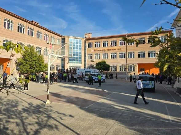 Manisa Turgutlu Okul Saldırısını Yapan Yakalandı mı? Saldırıyı Yapan Kim Kaç Yaşında ? - Resim: 4