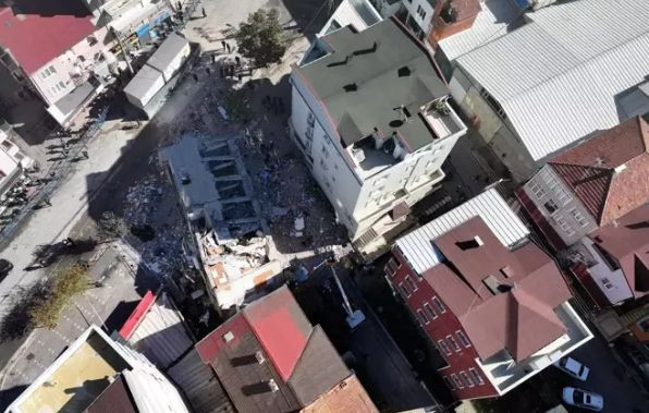 Gebze'de çöken binanın çevresindeki 16 bina boşaltıldı! - Resim: 7