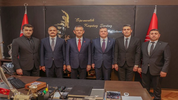 Atanamayan Uzmanlar Derneği Başkanı Gündeşli'den, Özgür Özel’e ziyaret